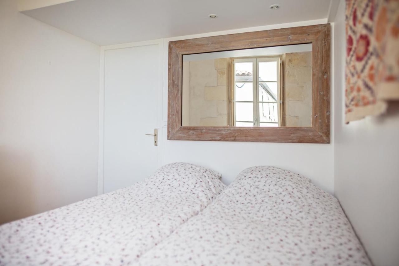 XVIII Century Gem With Magnificent Views Of The Harbour With A Private Garage Apartment Saint-Martin-de-Re Exterior photo